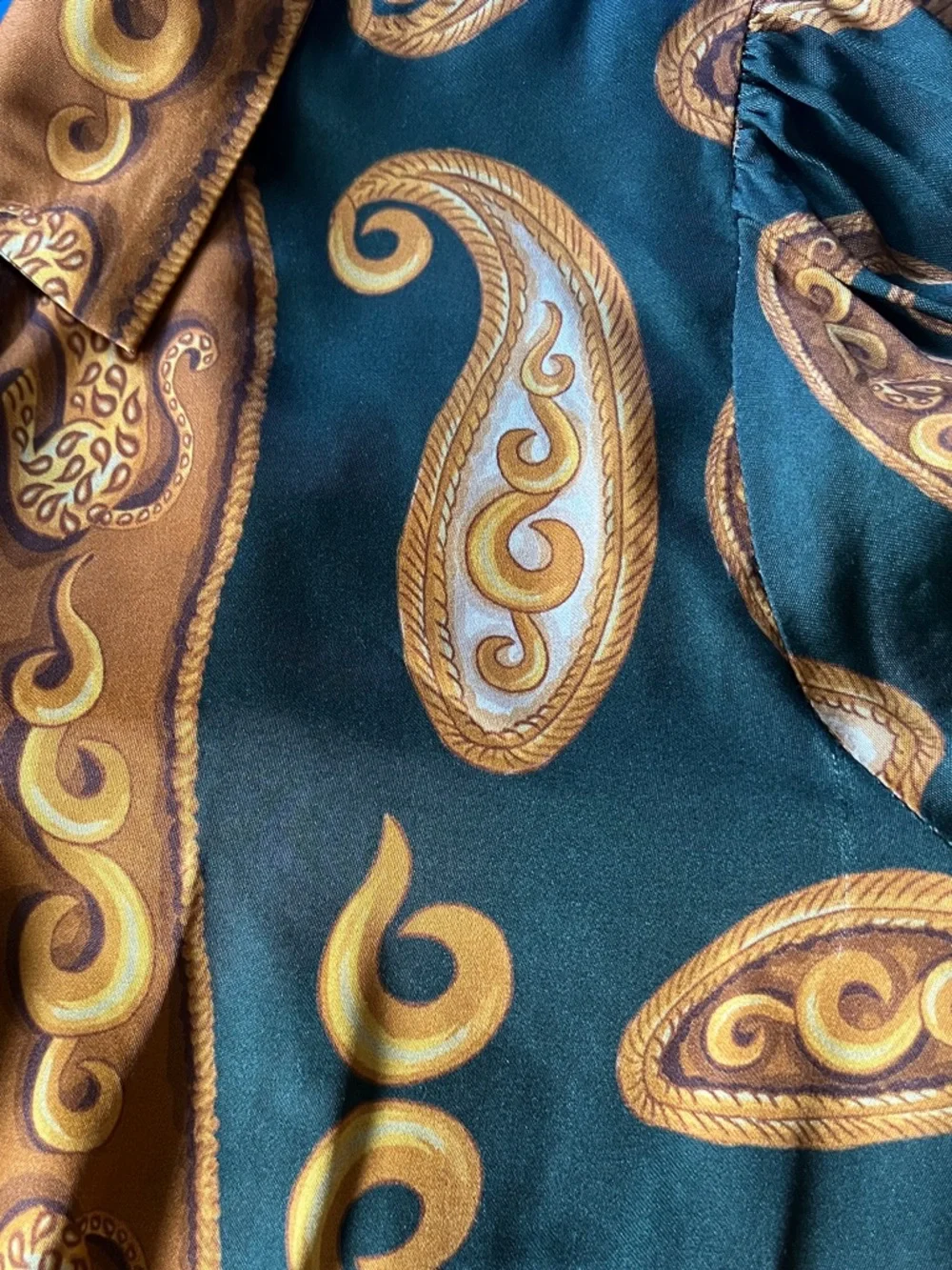 FARM Rio x Anthropologie Gold and Green Paisley Silk Blouse Size XXS NWT